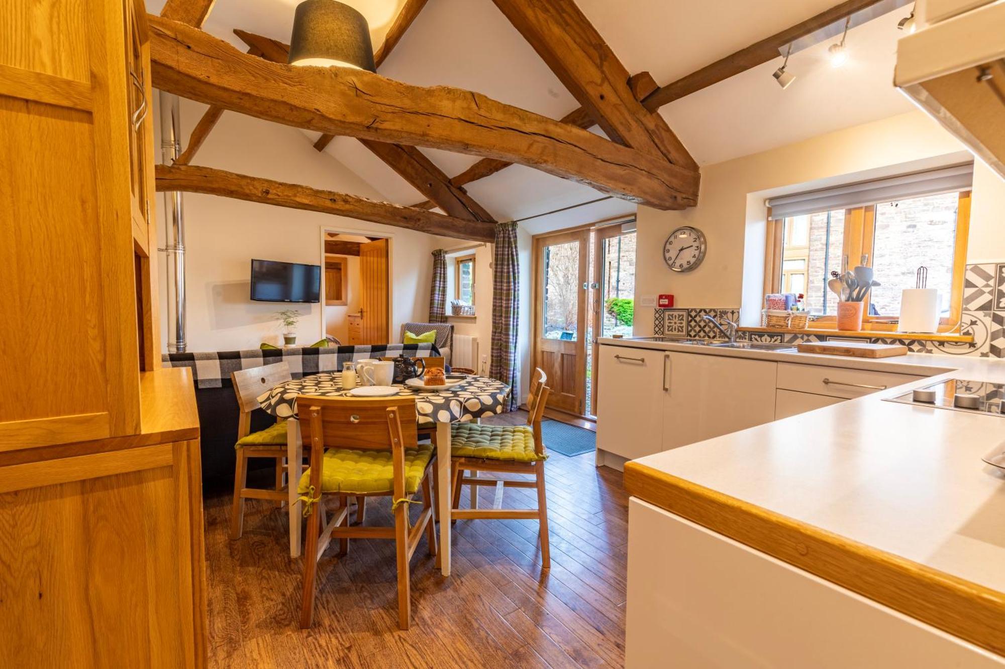 Dragonfly Cottage, Canal Location *
