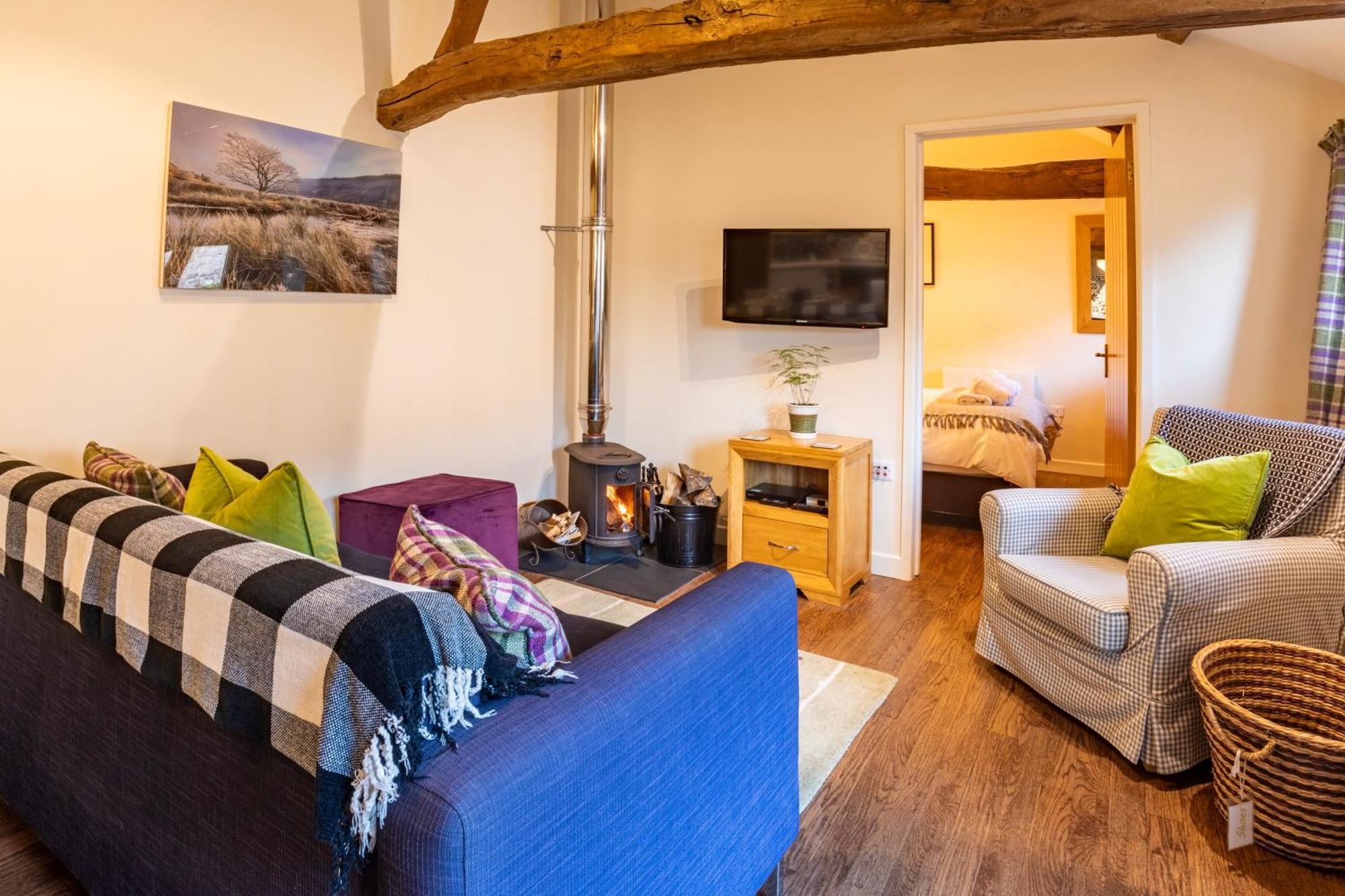 Dragonfly Cottage, Canal Location *