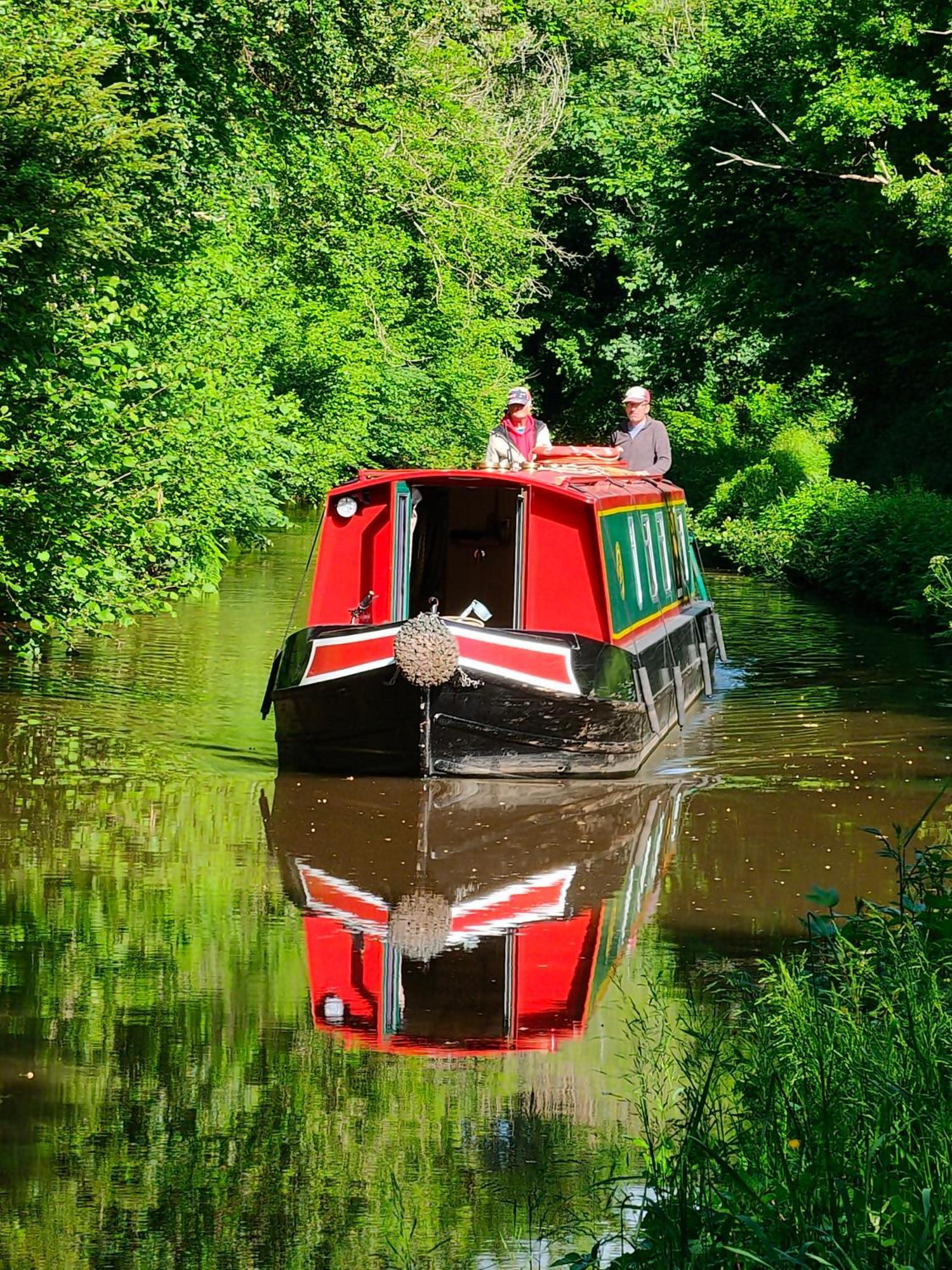 Dragonfly Cottage, Canal Location